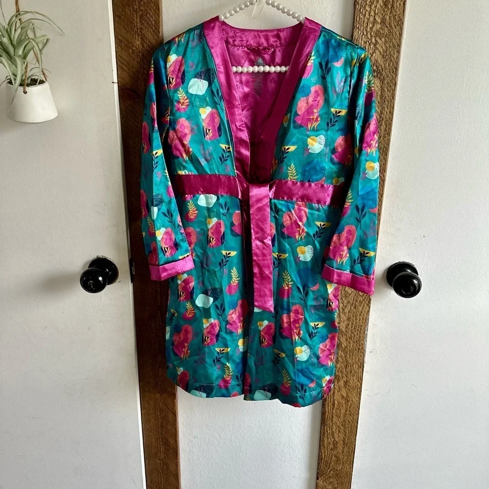 Rare Disney Frozen Girl’s Silky Robe Size 7/8 ADORABLE Seriously the cutest robe